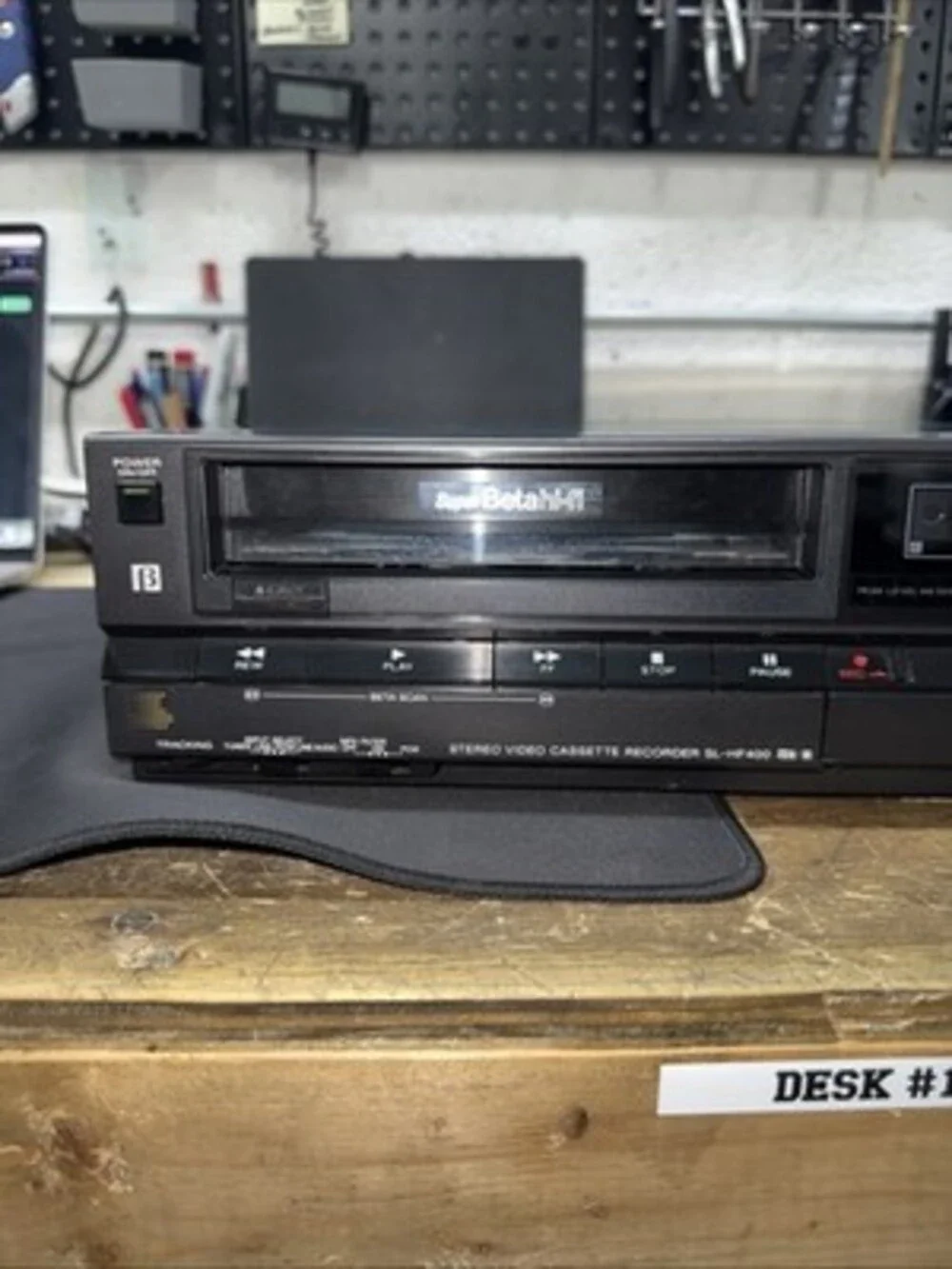 Sony SL-HF400 Betamax Super Beta Hi-Fi VCR Player RCA Video - POWERED ON - READ